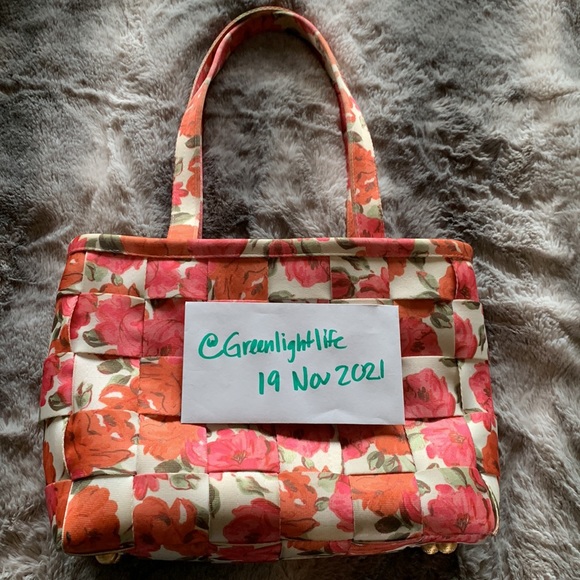 Harveys Betty Rose Large Tote - Picture 15 of 15